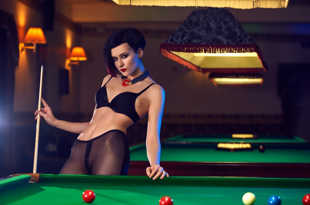 Lady fucked playing pool