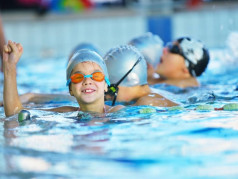 Giải Đáp: Nước Trong Bể Bơi Có Độc Hại Hay Không?