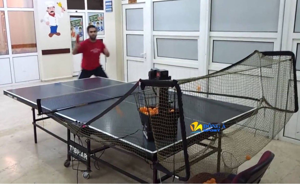 Máy bắn bóng bàn Robo-Pong 1040