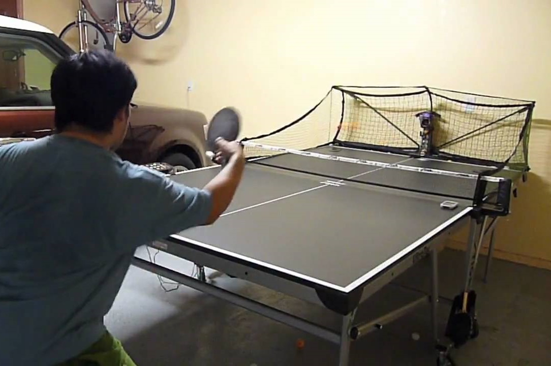 Máy bắn bóng bàn Robo-Pong 2050