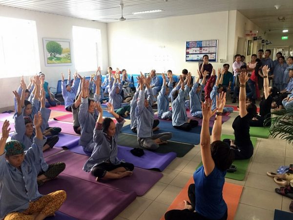 Lớp yoga cho người cao tuổi tại bệnh viện K
