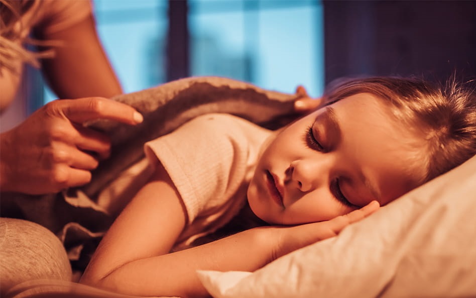 Trẻ nhỏ nên được đi ngủ sớm trước 9h30 phút là tốt nhất