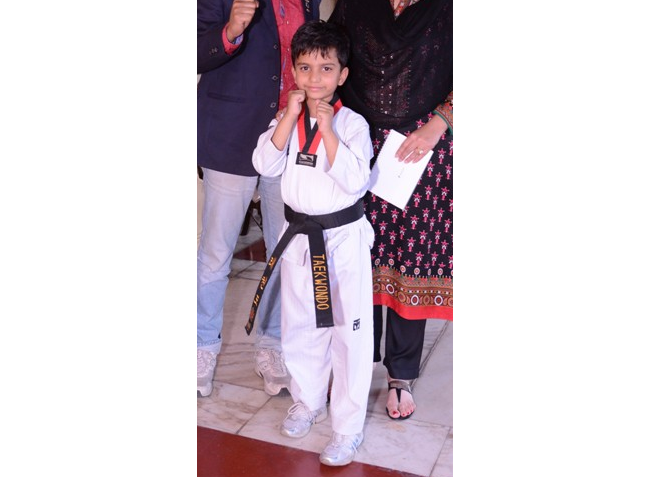 Arnav Sharma đạt được đai đen Taekwondo năm 6 tuổi vào ngày 20/12/2014