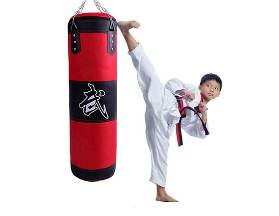 Bao cát đấm bốc, trụ đấm bốc là dụng cụ không thể thiếu trong các bài tập của môn võ Taekwondo