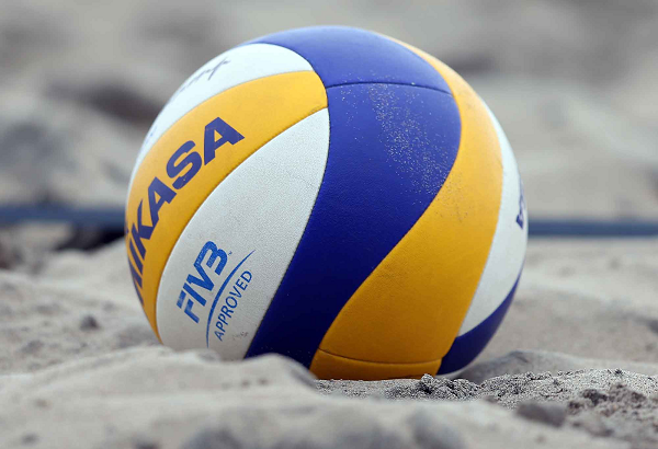 Quả bóng chuyền bãi biển có kích thước mềm, nhẹ và to hơn so với quả bóng chuyền trong nhà