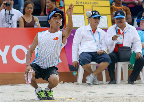 VĐV Việt Nam thi đấu môn Bi sắt bãi biển tại ABG 4