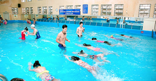 Bơi lội giúp phát triển chiều cao rất tốt ở trẻ vị thành niên