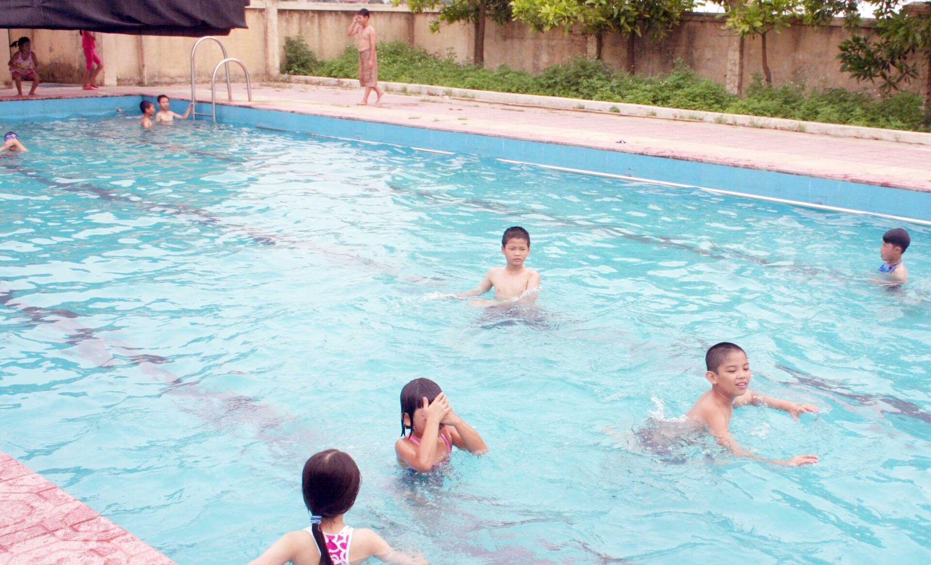 Bể bơi cho trẻ tiểu học