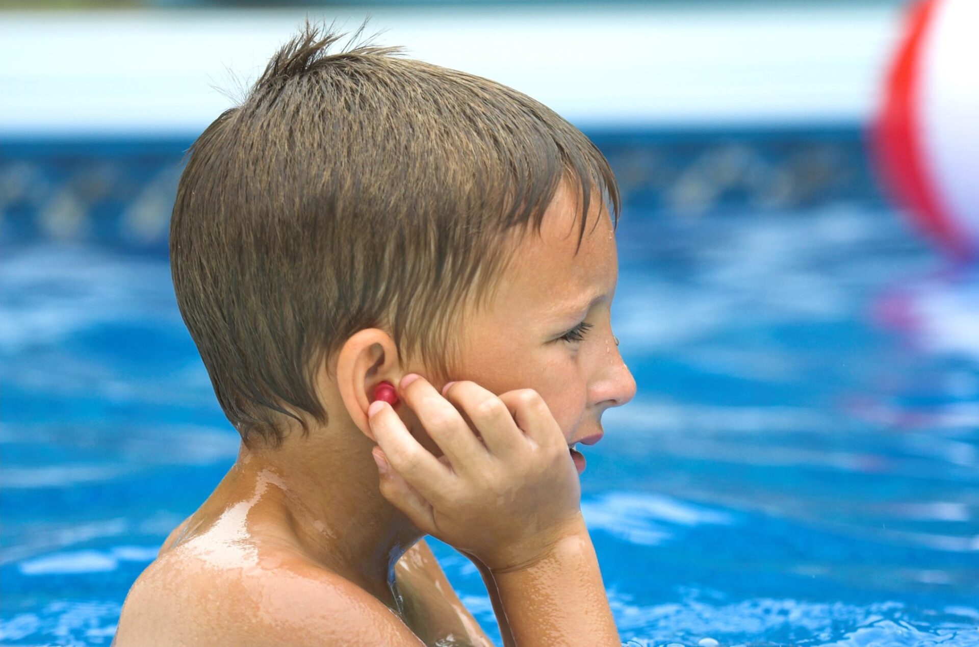 Nước hồ bơi bẩn có thể khiến tai -mũi - họng của cơ thể bị bị ảnh hưởng