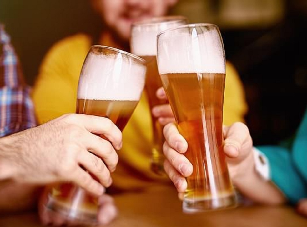 Rượu bia khiến cơ thể dễ bị mất nước
