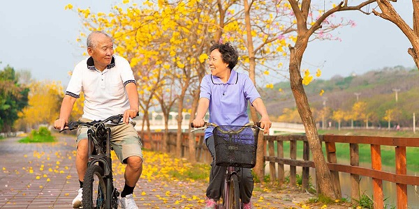 Người cao tuổi, người bị đau lưng vẫn có thể tập luyện với xe đạp