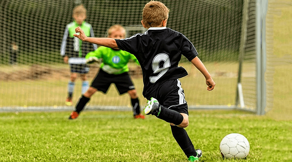 cách chọn size giày đá bóng sân cỏ nhân tạo