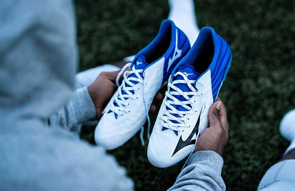 hướng dẫn chọn giày đá bóng sân cỏ nhân tạo