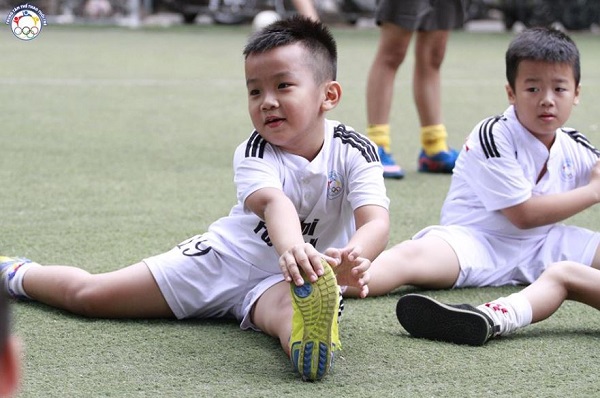 cách chọn size giày đá bóng sân cỏ nhân tạo