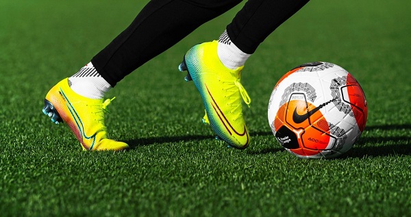 cách chọn size giày đá bóng sân cỏ nhân tạo