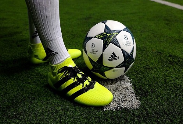 hướng dẫn chọn giày đá bóng sân cỏ nhân tạo