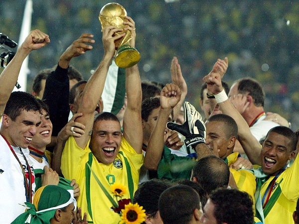 Ronaldo ghi 3 bàn ở bán kết và chung kết giúp Brazil vô địch World Cup 2002